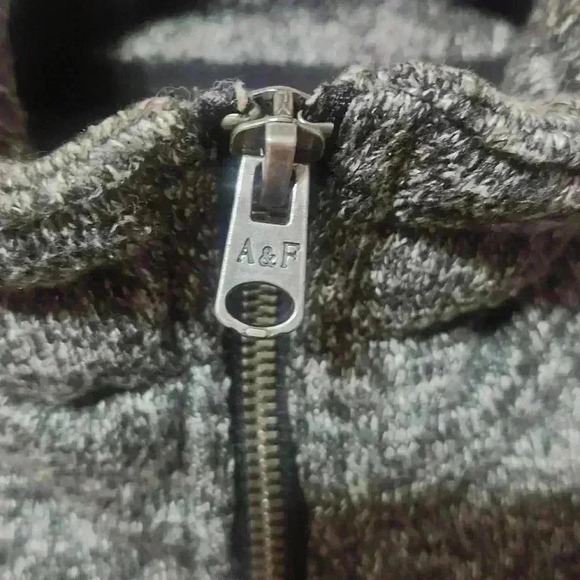 COPY - Abercrombie & Fitch Quilt pattern Grey vest size  medium - Picture 5 of 6